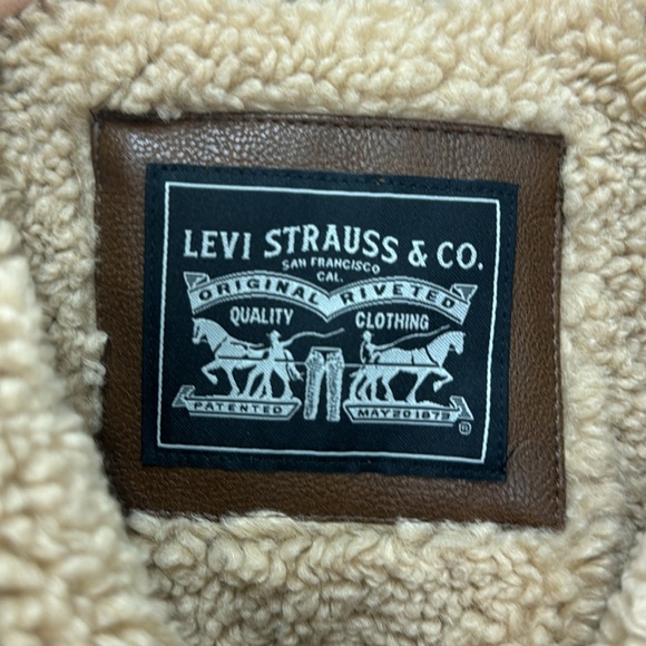 NWT Levi’s Ladies Faux Leather Trucker Jacket - Picture 5 of 10